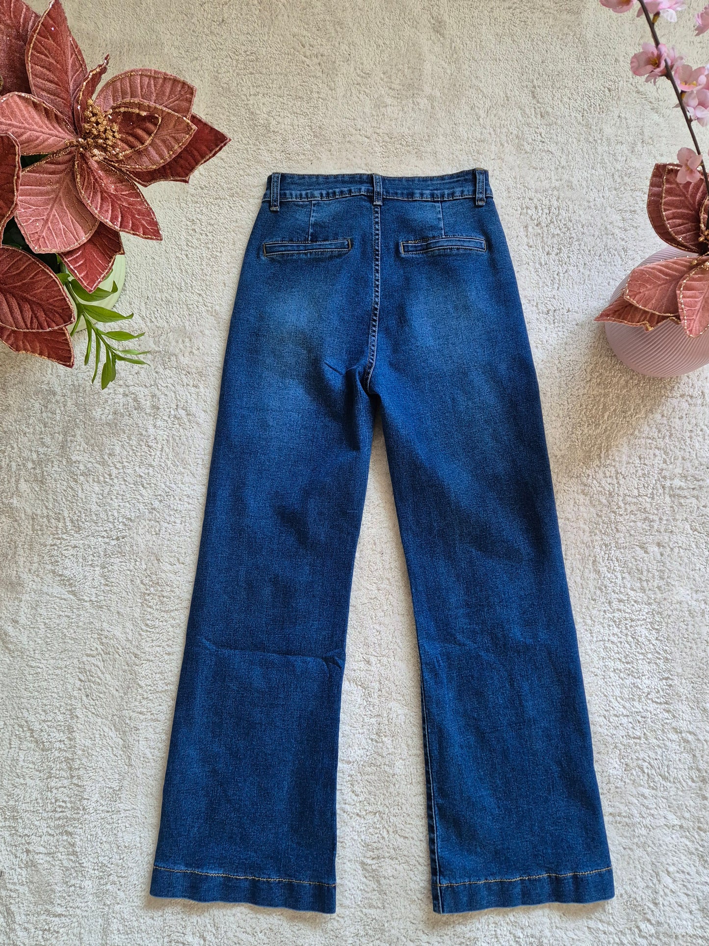 Jeans con bottoni oro
