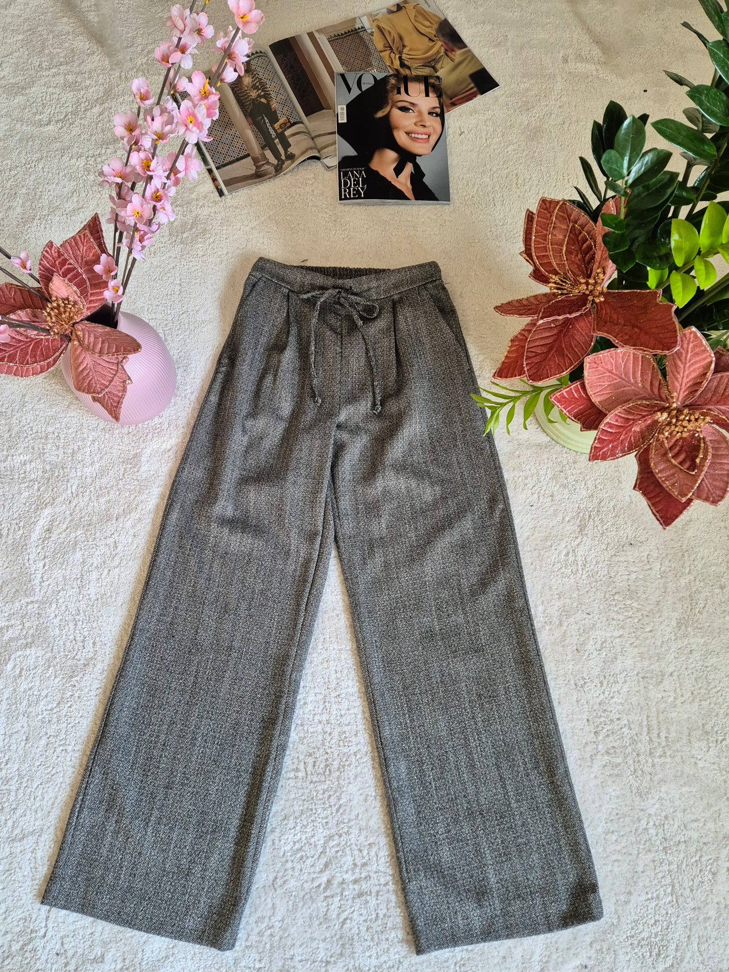 Pantalone ampio grigio spigato nero