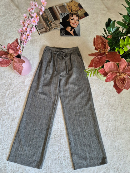 Pantalone ampio grigio spigato nero