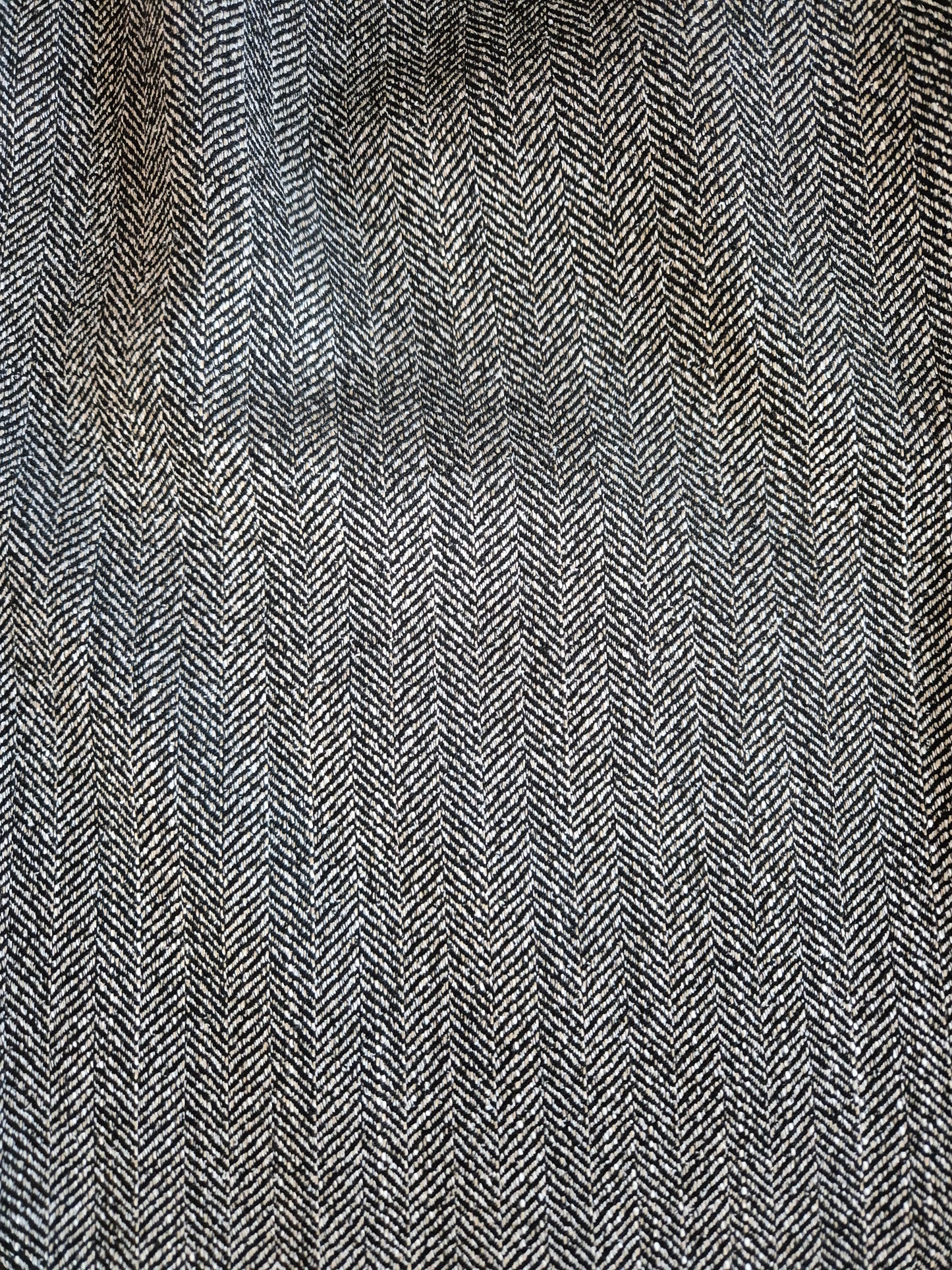Pantalone ampio grigio spigato nero