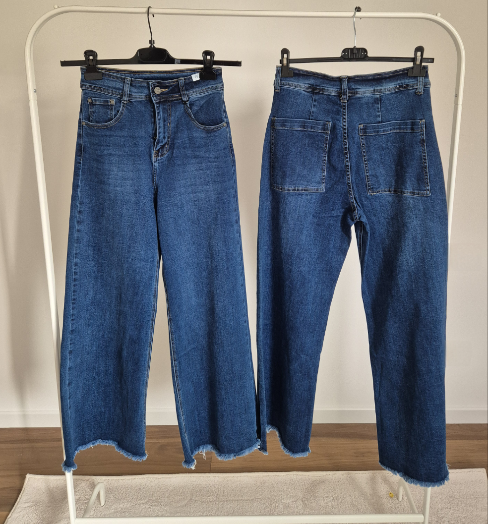 Jeans a gamba dritta sfrangiato