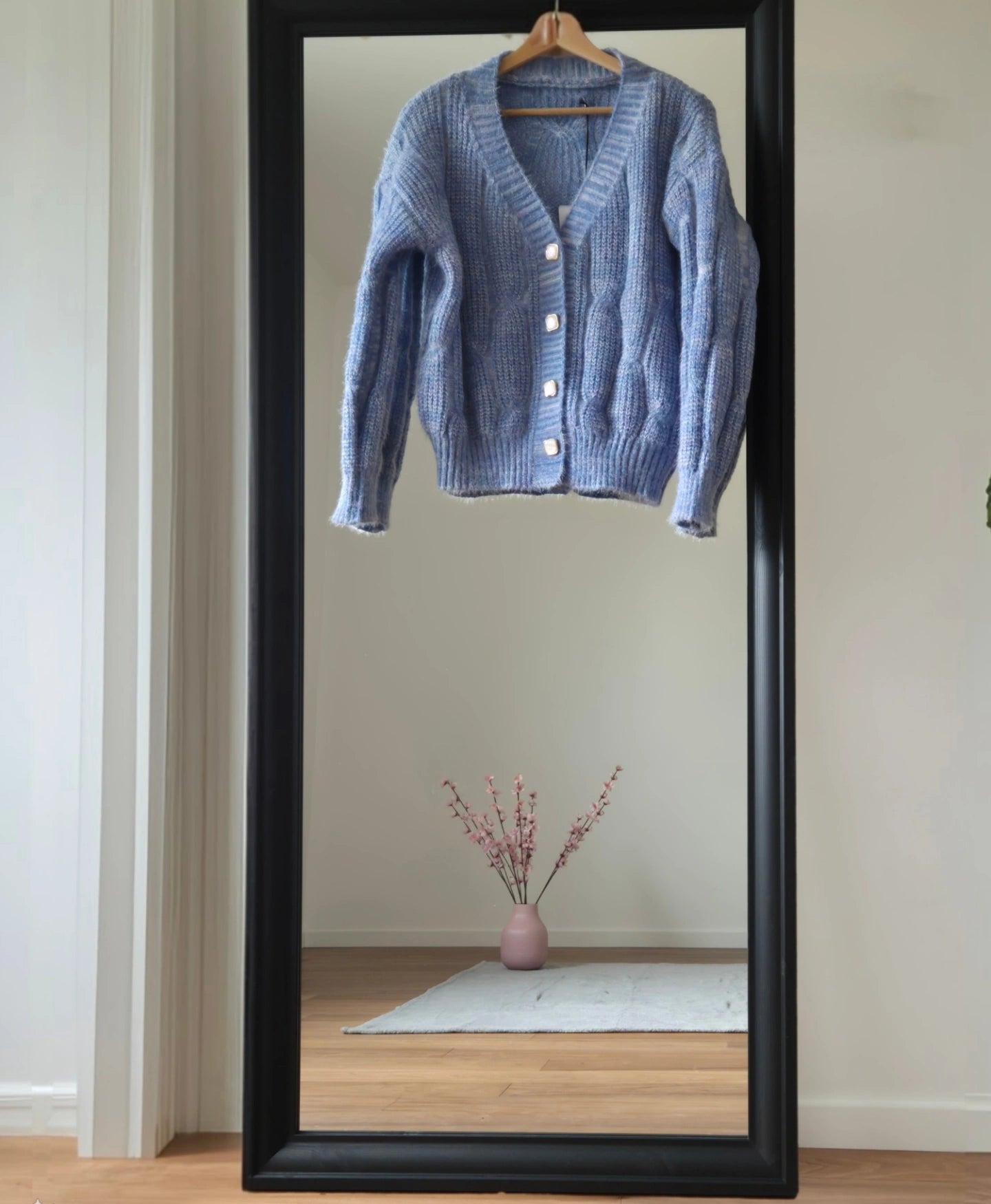Maglia con bottoni madre perla